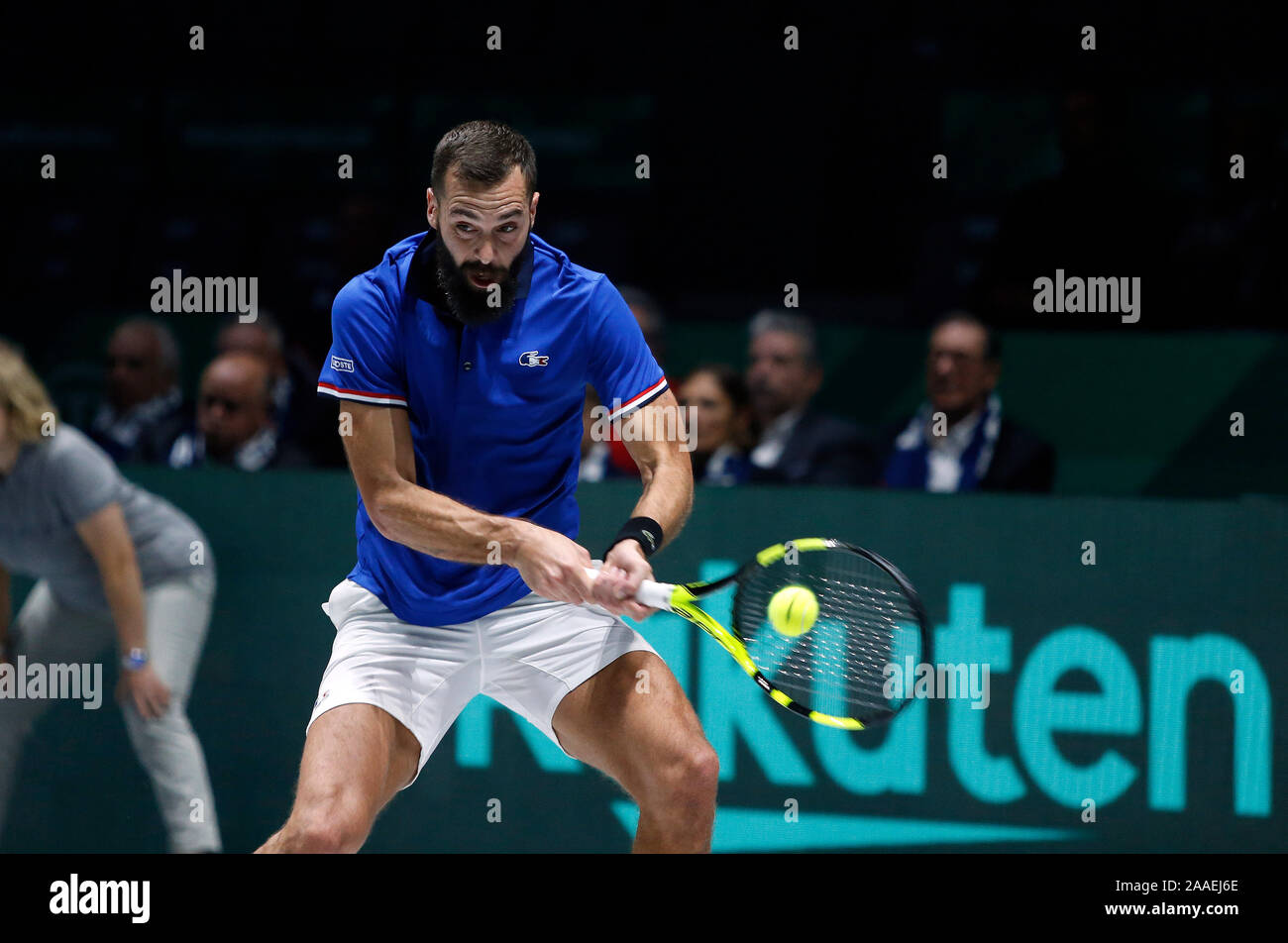 Benoit Paire de France en action contre la Serbie de Novak Djokovic au cours de jour 4 de la Coupe Davis 2019 à la Caja Magica. Banque D'Images