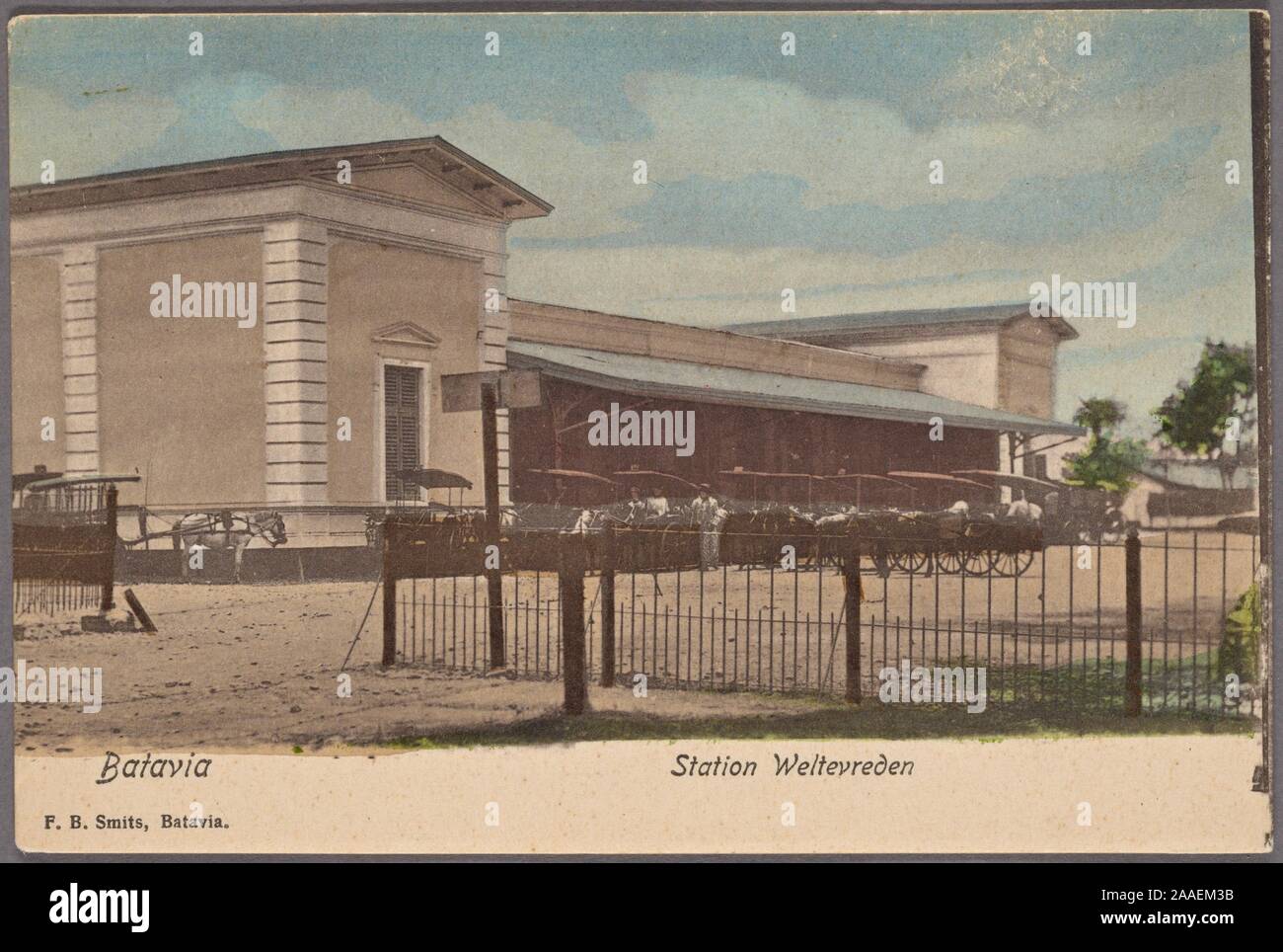 Carte postale illustrée de la Station Mont chauffé, nkown maintenant comme station Gambir, dans le district de Gambir Jakarta (anciennement Batavia), l'île de Java, Indonésie, publié par F. B, 1905. Smits. À partir de la Bibliothèque publique de New York. () Banque D'Images