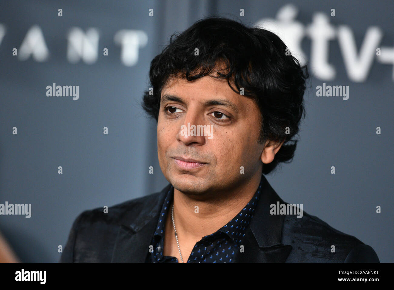 M Night Shyamalan assiste à la première mondiale de l'Apple TV +'s "serviteur" au BAM Howard Gilman Opera House le 19 novembre 2019 dans le quartier de Brooklyn Banque D'Images