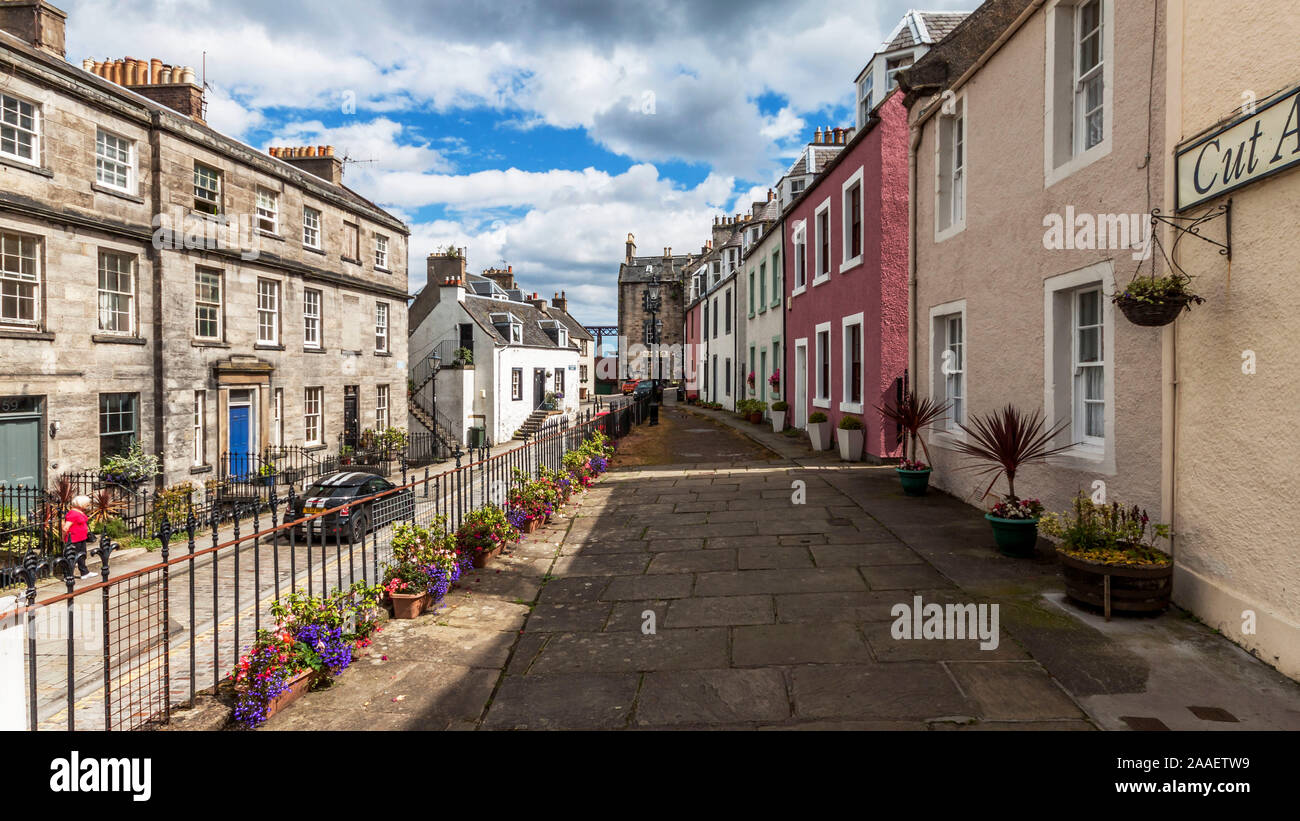 South Queensferry Street vue depuis une terrasse Banque D'Images