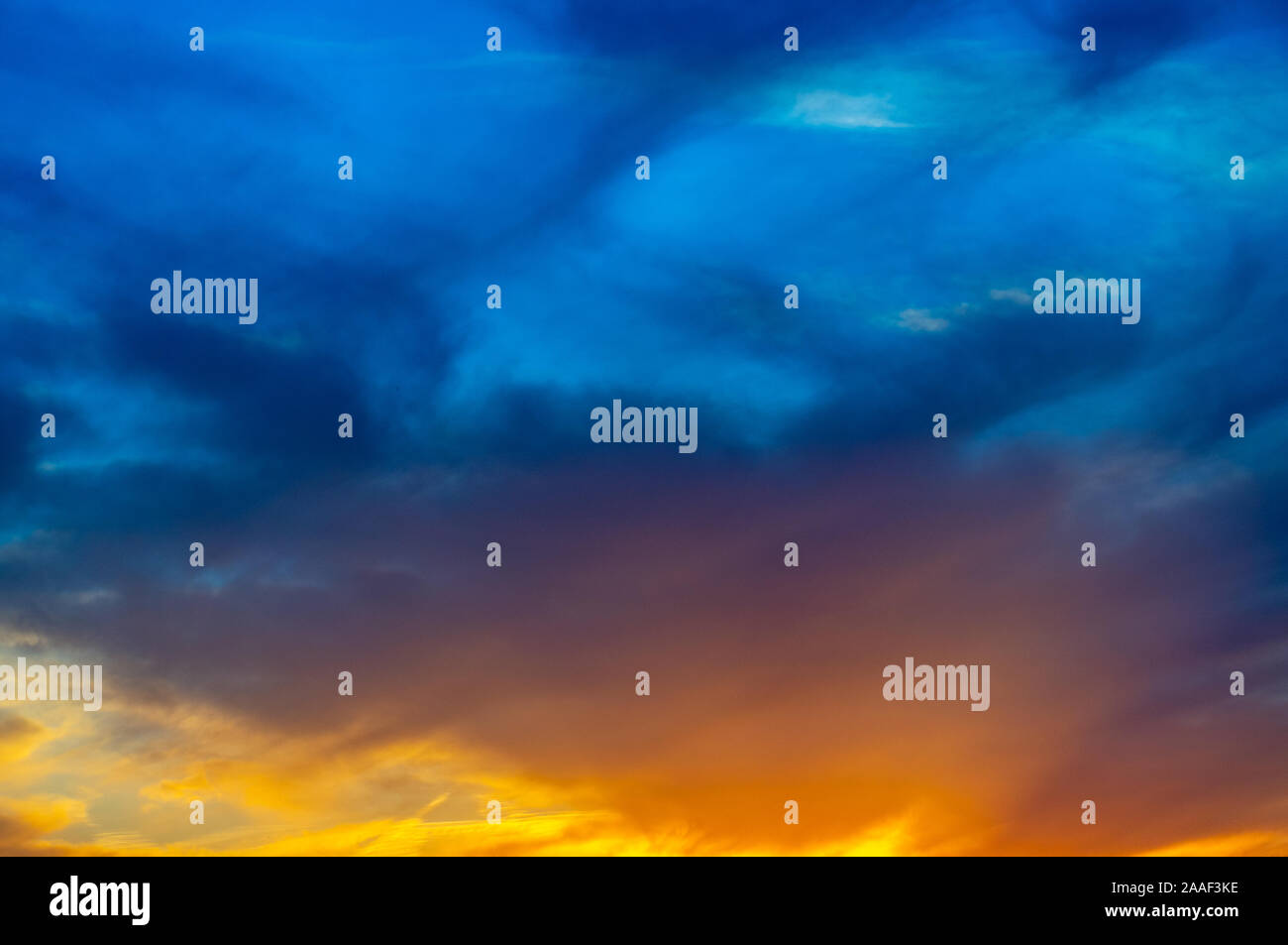 Ciel au coucher du soleil, Radda in Chianti, Toscane, Italie Banque D'Images