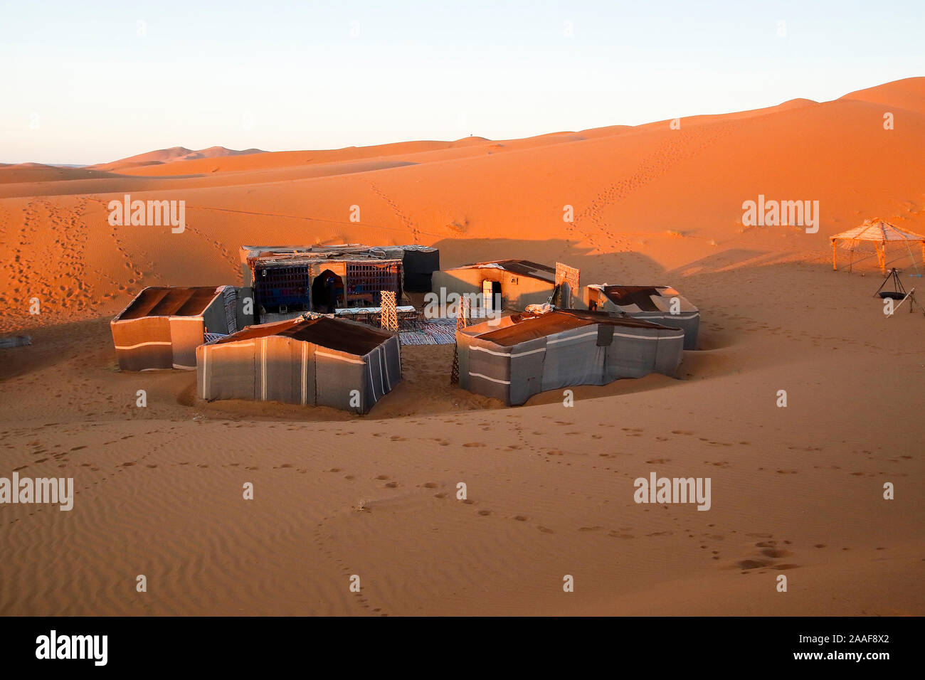 L'Erg Chebbi, Merzouga, Vallée de Ziz, désert du Sahara, Maroc Banque D'Images