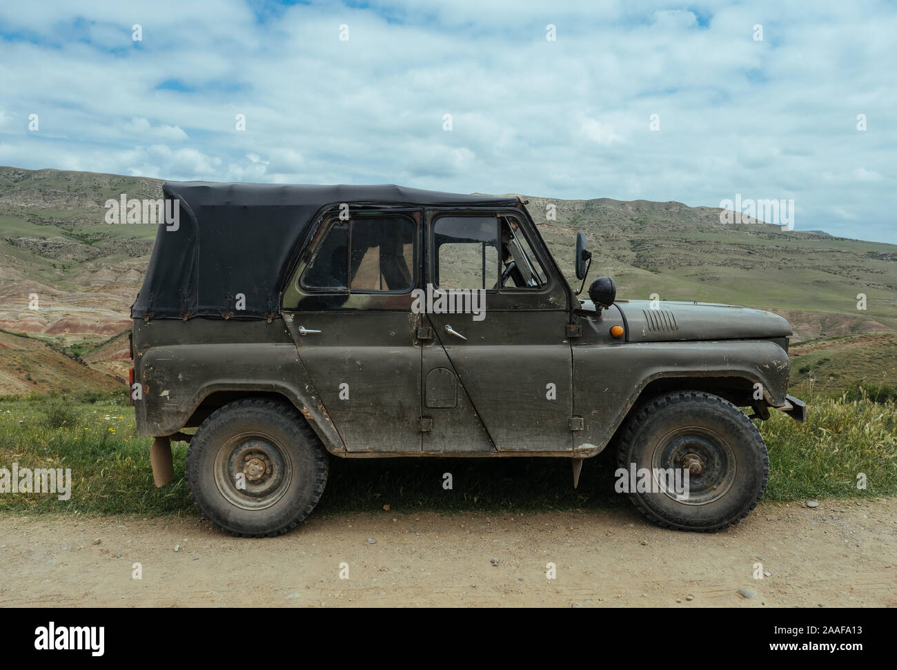 Vieux et Rusty URSS fois UAZ Voiture suv en été Géorgie Banque D'Images