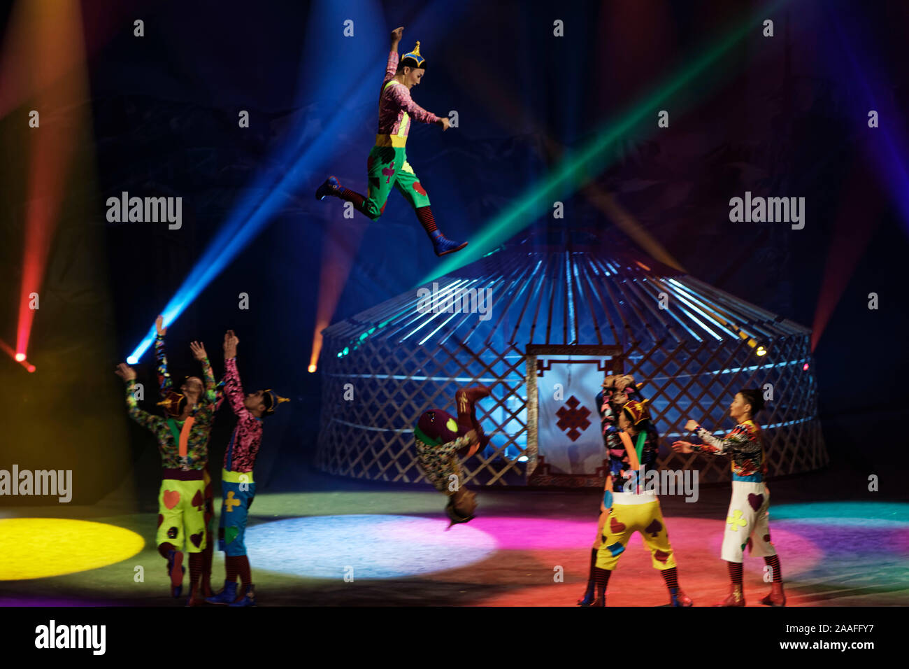 Paris, France. 20 Nov, 2019. Pour le lancement de la campagne de Noël vert, 5 000 enfants, accompagnés de leurs parents, assister à le Cirque Phénix Banque D'Images