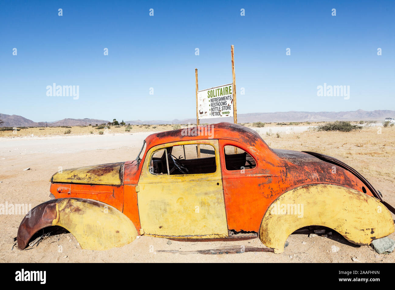 Épaves de voitures Vintage at Solitaire Ville, Sossusvlei dans le désert du Namib, Namibie, Afrique Banque D'Images