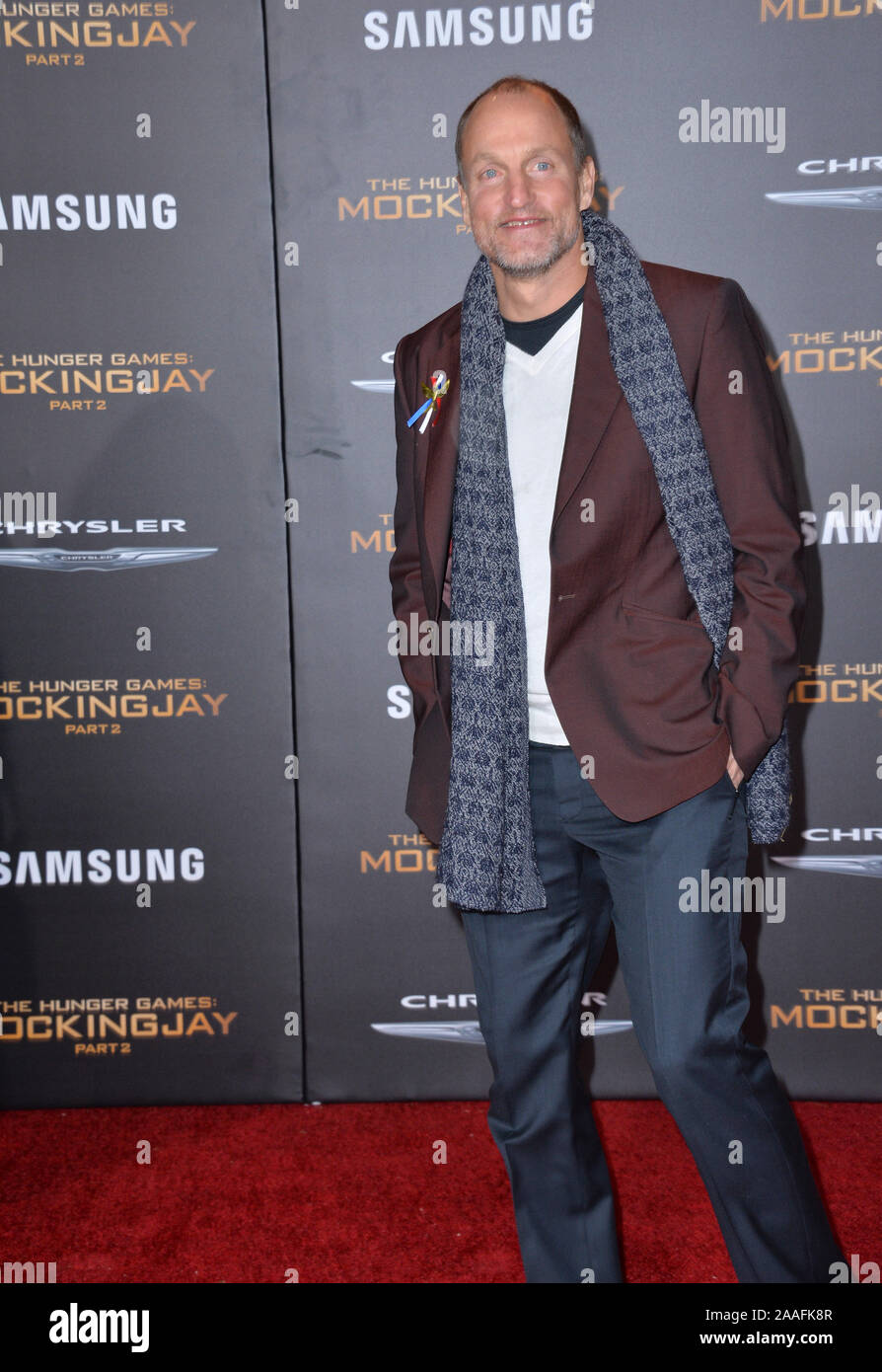 LOS ANGELES, CA - le 16 novembre 2015 : l'acteur Woody Harrelson lors de la première de 'The Hunger Games : Clarak - Partie 2 © 2015 Paul Smith / Featureflash Banque D'Images