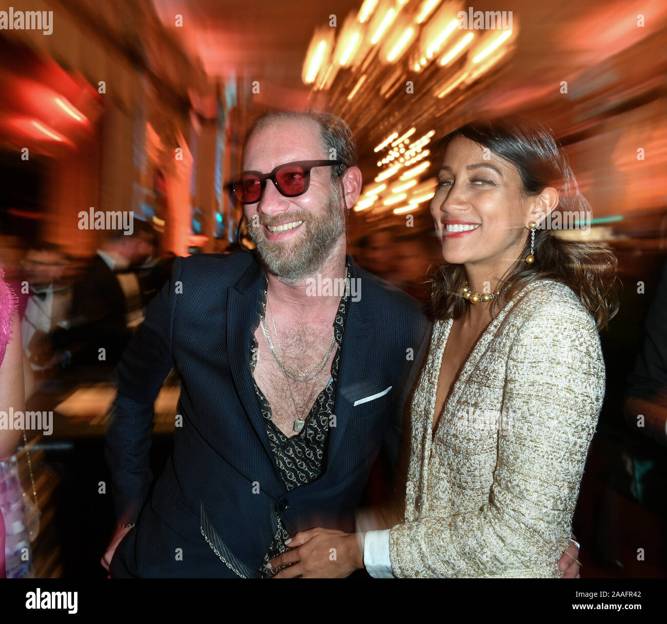 Baden Baden, Allemagne. 21 Nov, 2019. Baden Baden, Allemagne. 20 Nov, 2019. Présentatrice TV Rabea Schif et son ami David Gergely au gala de charité "Hommage à Bambi' au cours de la Charité la nuit. Le gala d'Hubert Burda Media a lieu pour la 19ème fois. Les dons sont recueillis pour les enfants dans le besoin. Credit : Jens Kalaene Zentralbild-/dpa/ZB/dpa/Alamy Live News Banque D'Images