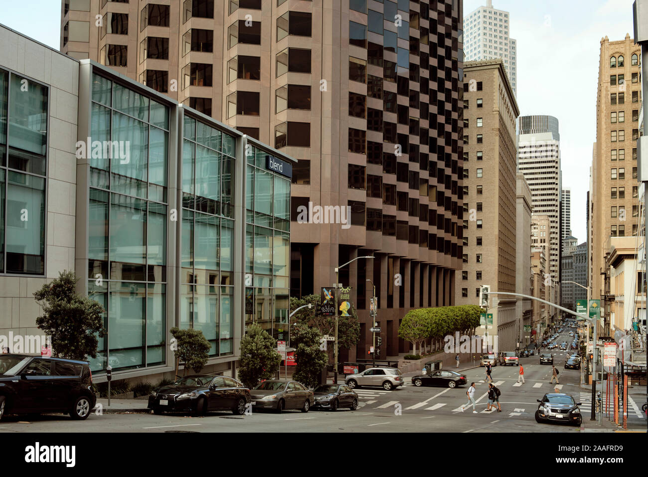 Scène de rue de la rue Pine, le centre-ville de San Francisco, Californie, USA. Sep 2019 Banque D'Images