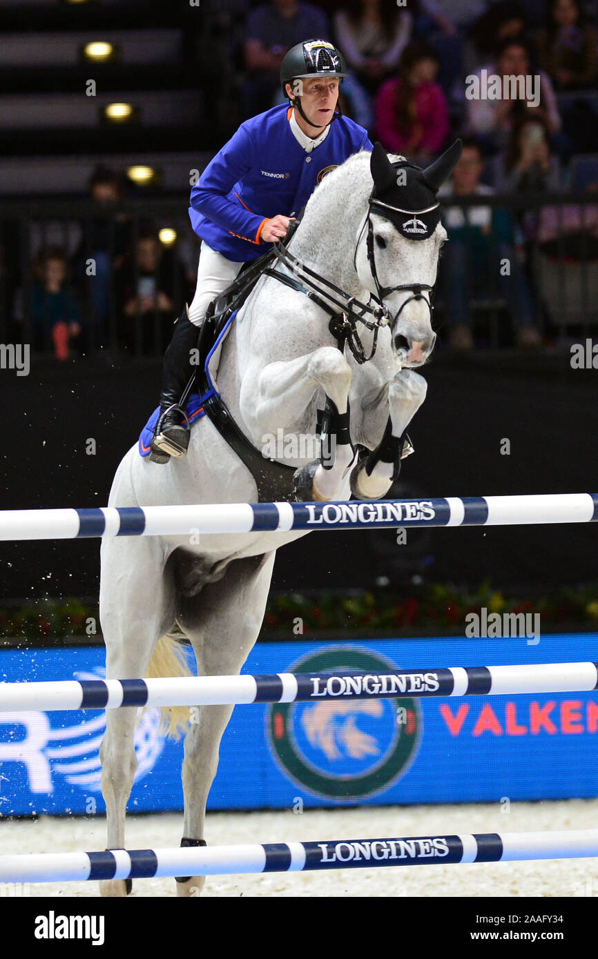 Prague, République tchèque. 22 Nov, 2019. Marcus Ehning équitation Cornado NRW au cours de GCL Super Cup Quart de finale lors de la Saison des champions mondiaux Longines 2019 à Prague en République tchèque. Credit : Slavek Ruta/ZUMA/Alamy Fil Live News Banque D'Images