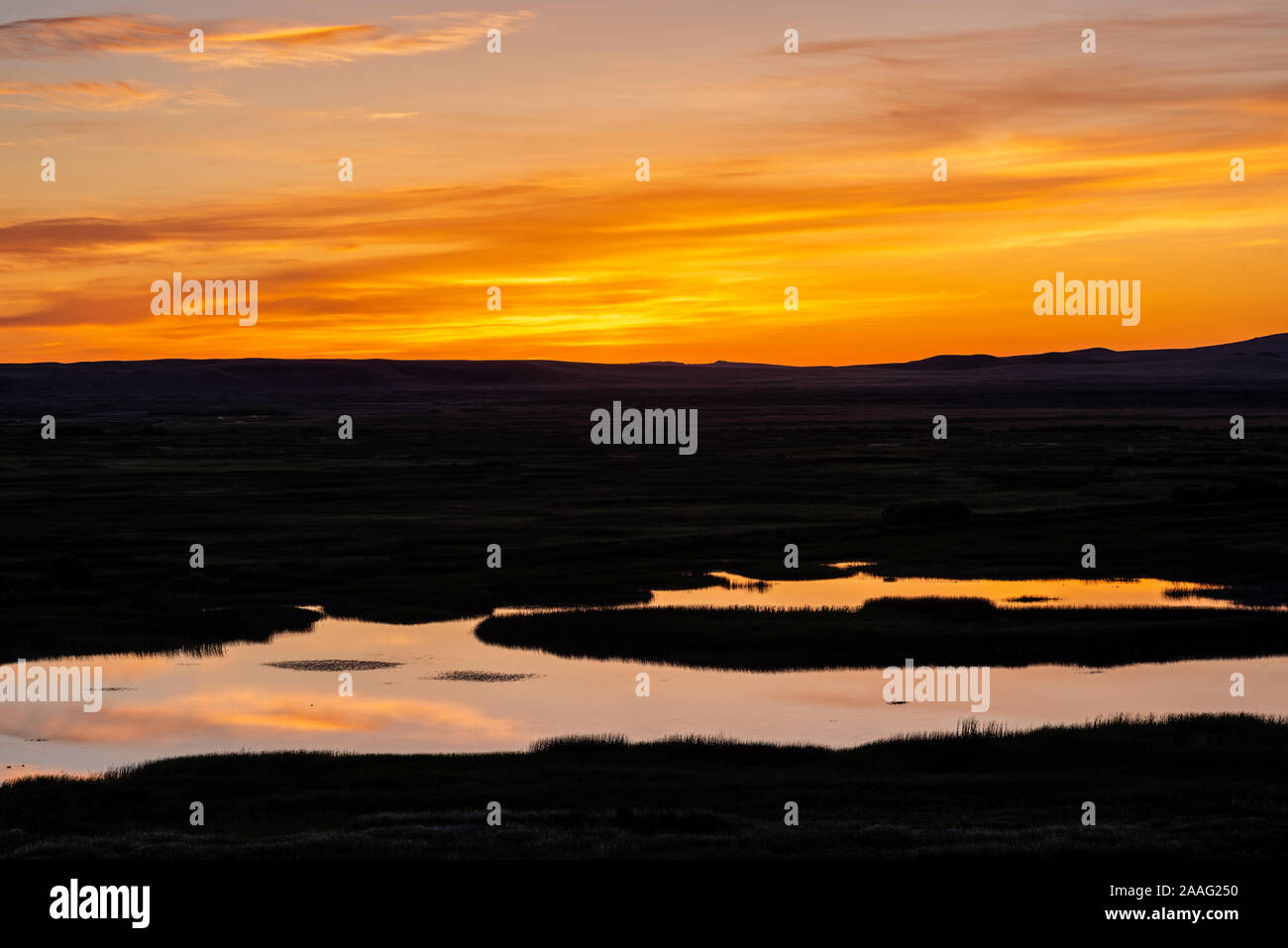 Buena Vista étang au coucher du soleil, Malheur National Wildlife Refuge, de l'Oregon. Banque D'Images