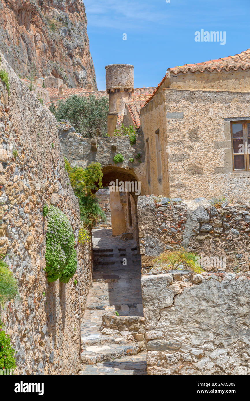 Les rues et les foyers dans la ville de Momenvasia médiéval en pierre, la Grèce. Banque D'Images