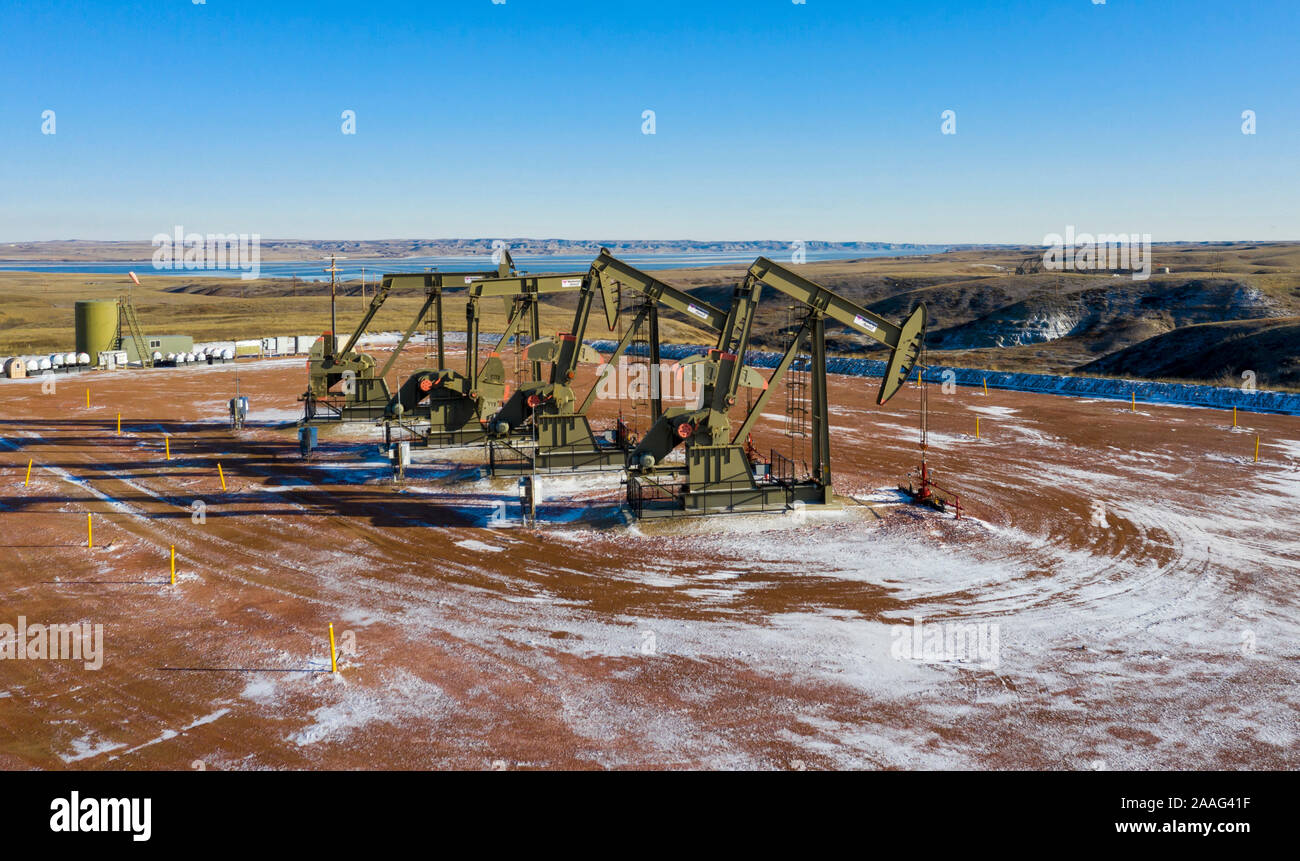 Watford City, Dakota du Nord - la production de pétrole dans la formation de schiste de Bakken, près de la rivière Missouri. Banque D'Images
