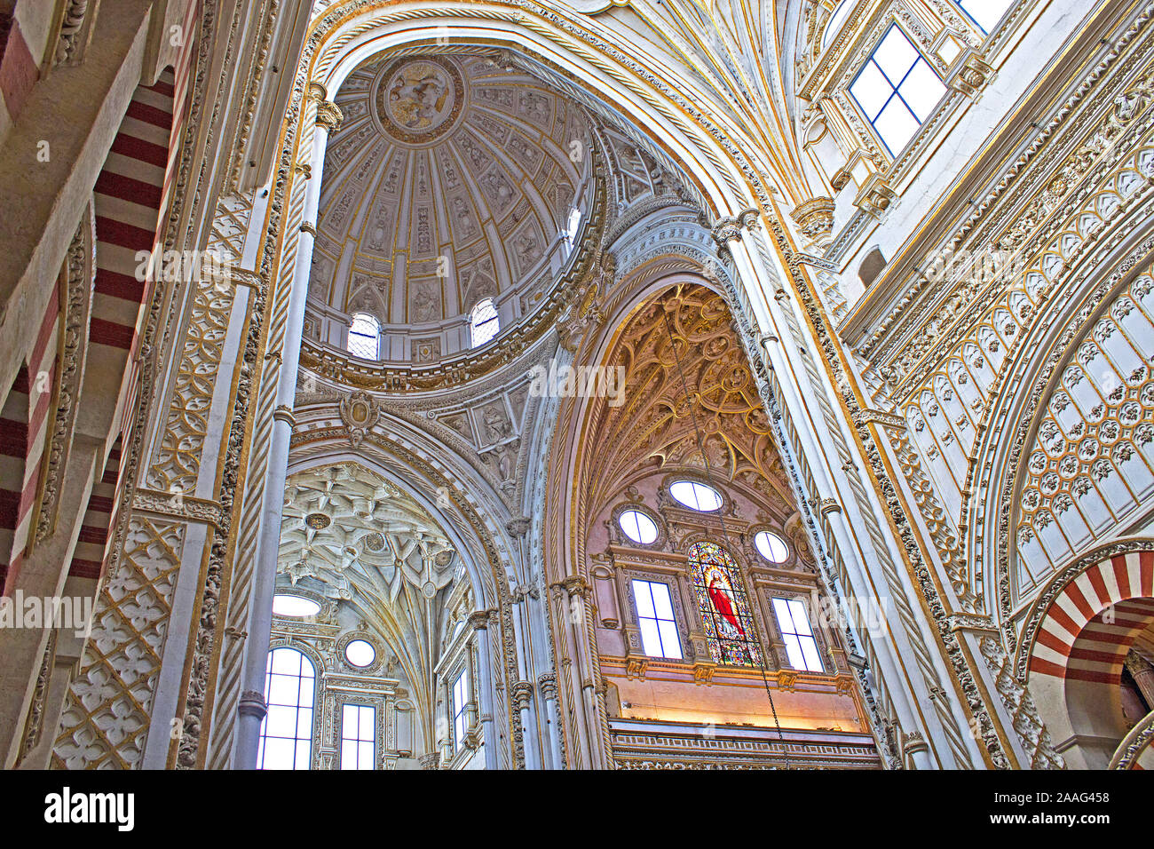 La Grande Mosquée de Cordoue construit au 8ème siècle a la cathédrale (vue ici) installé au 13ème siècle par le roi chrétien Ferdinand. Banque D'Images