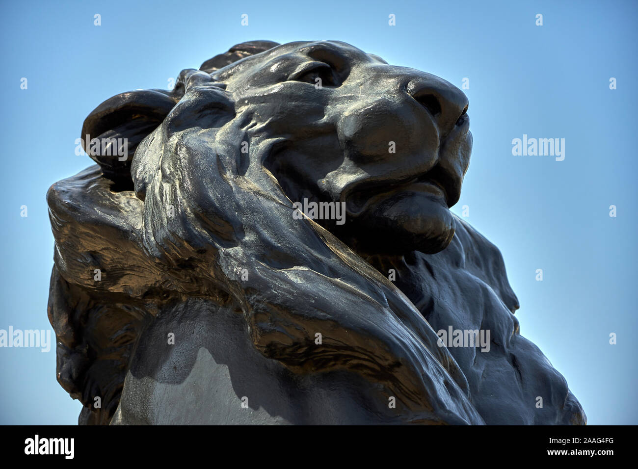 La statue d'un lion au Mirador de Colom à Barcelone Banque D'Images