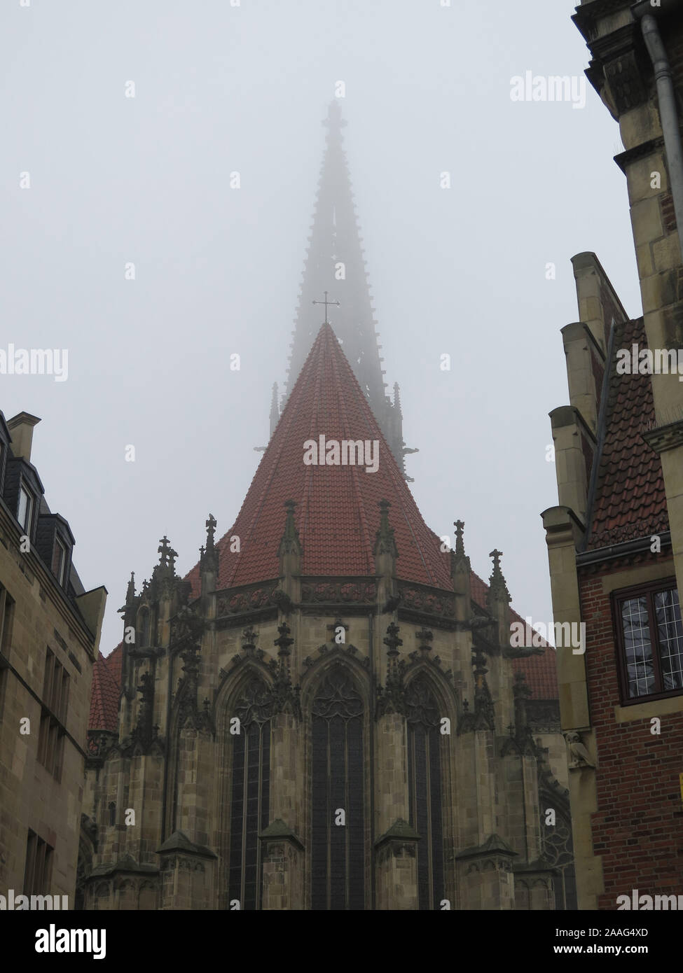 Munster, Allemagne - 28 décembre 2016 : gris brumeux matin dans les rues de la ville Banque D'Images