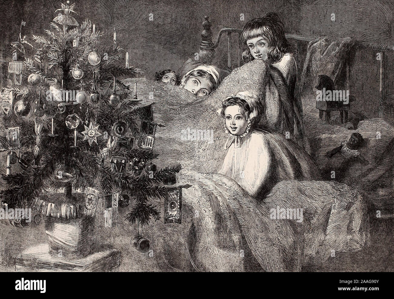 La famille de l'ère victorienne jouissant de leurs arbres de Noël privé, vers 1865 Banque D'Images