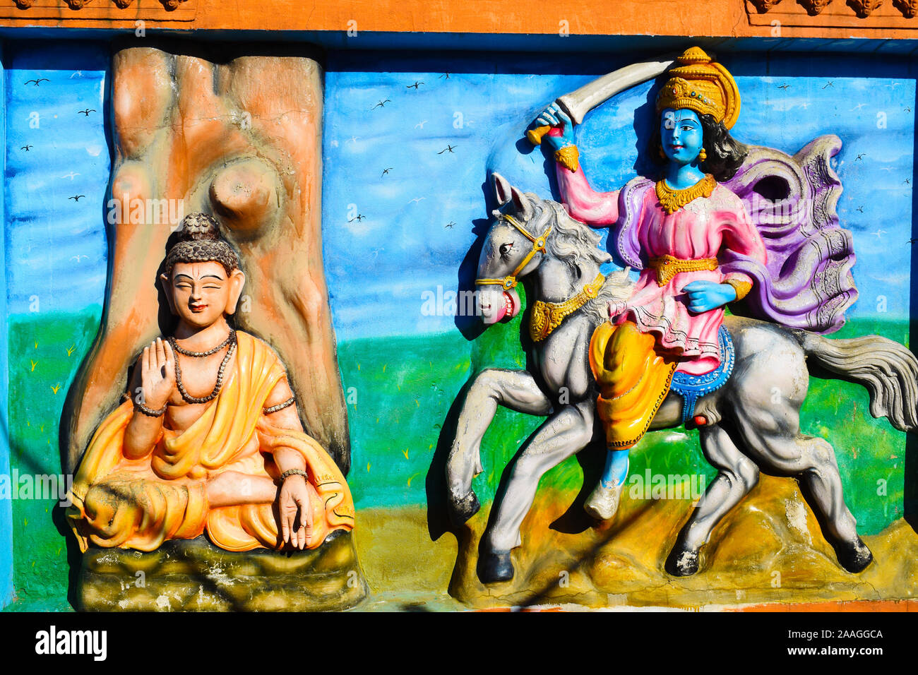 Statue de Gautam Bouddha et Kalki Avatar de Vishnou, Jagannath Temple, Kumba, Assam, Inde Banque D'Images