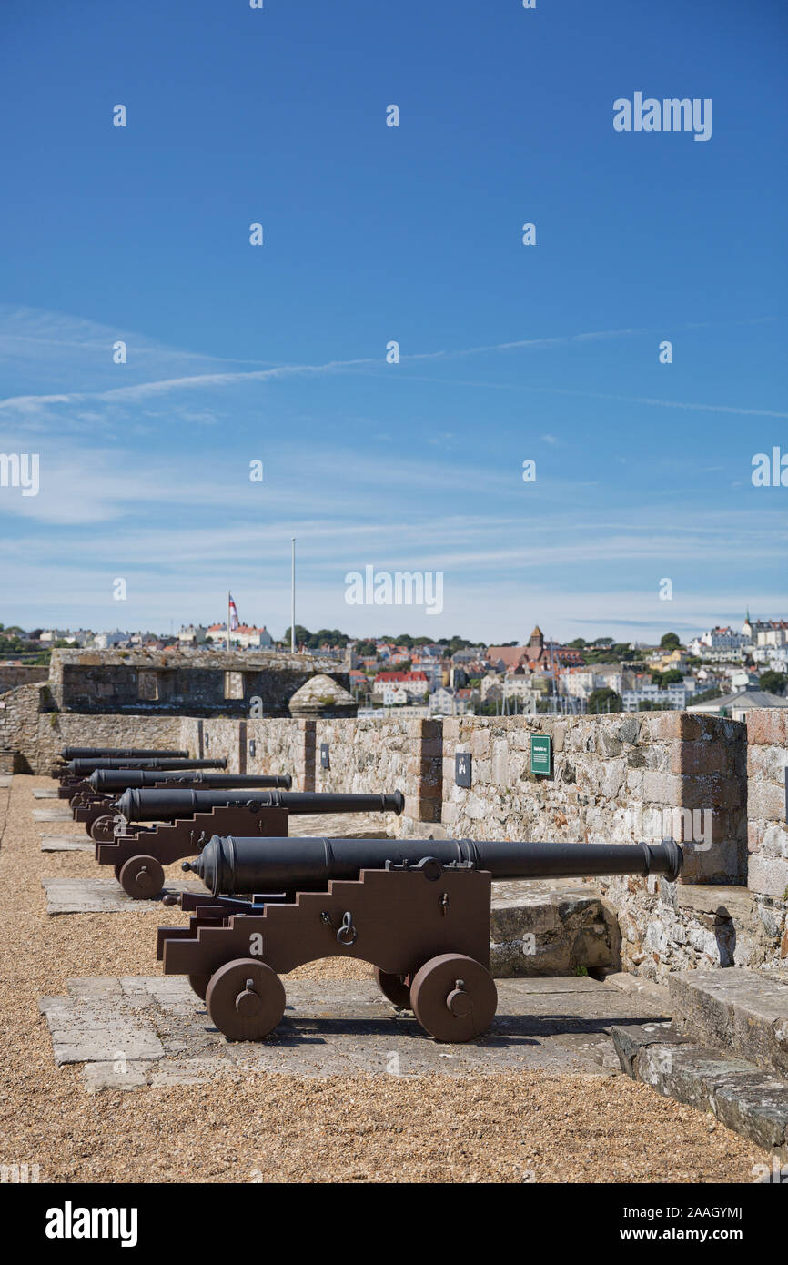 ST. PETER Port, Guernsey, Royaume-Uni - 16 août, 2017 Chariot de déplacement : Cannon à Castle Cornet à St Peter Port, Guernsey, Royaume-Uni. Banque D'Images
