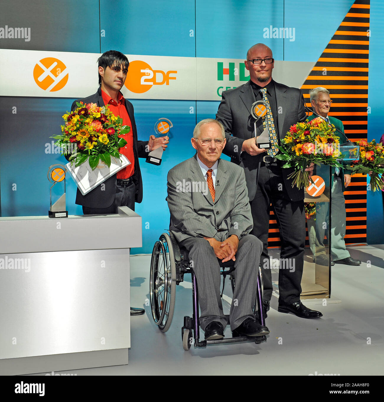 Bundesinnenminister Wolfgang Schaeuble und die Moein Preistraeger anlaesslich Ramezani Kohlert Marc und der Preisverleihung des XY Preises an die Prei Banque D'Images