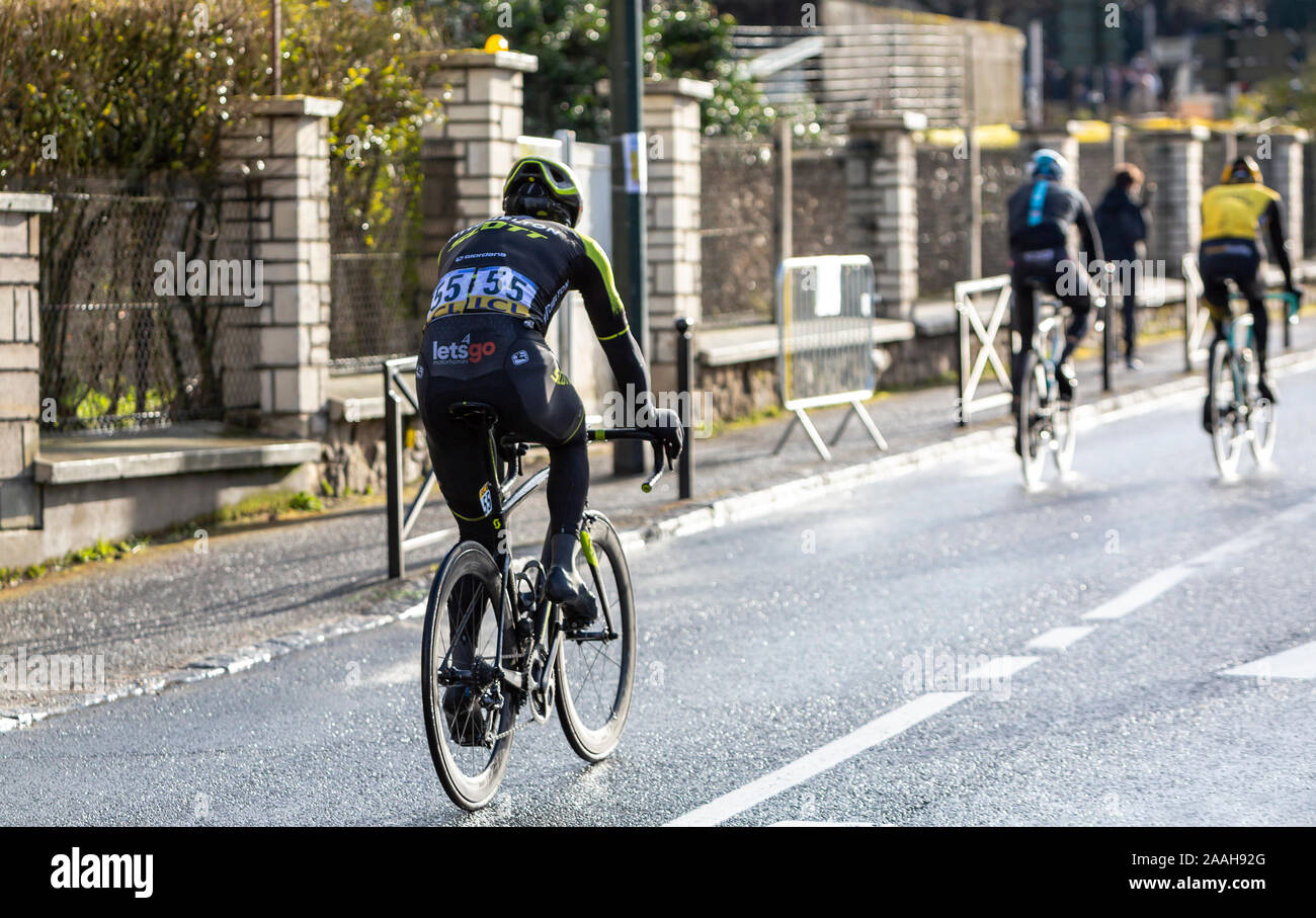 Meudon, France - le 4 mars 2018 : image de la cycliste danois Christopher Juul-Jensen Mitchelton-Scott l'équipe de circonscription lors de Paris-Nice 2018. Banque D'Images