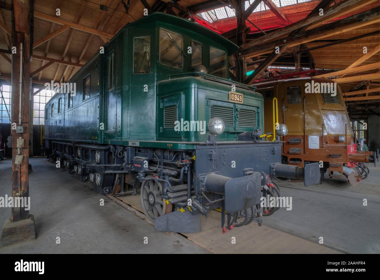 Universel suisse locomotive électrique Ae 4/7 10949 SBB, roundhouse, l'Europe dans le parc ferroviaire, Augsburg, souabe, Bavière, Allemagne Banque D'Images