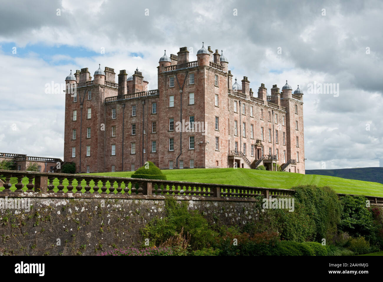 Château de Drumlanrig. Aussi connu localement sous le Palais rose. Dumfries et Galloway, Écosse Banque D'Images