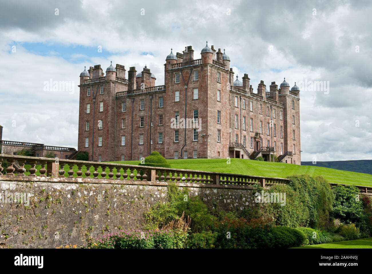 Château de Drumlanrig. Aussi connu localement sous le Palais rose. Dumfries et Galloway, Écosse Banque D'Images