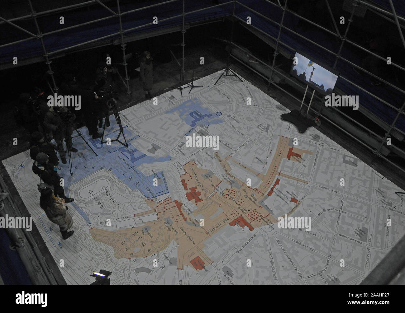 Kiev, Ukraine. 21 Nov, 2019. Une carte de la place Maidan avec les principaux endroits de fonctionnaires de la sécurité sur le chantier de construction du Musée de la révolution de la dignité à Kiev.L'espace d'exposition se tiendra pendant environ une année jusqu'à la construction du musée est lancé. L'espace d'exposition raconte le Maidan, ses participants, la topographie et les Héros de centaines de céleste. Crédit : Alexey Ivanov/SOPA Images/ZUMA/Alamy Fil Live News Banque D'Images