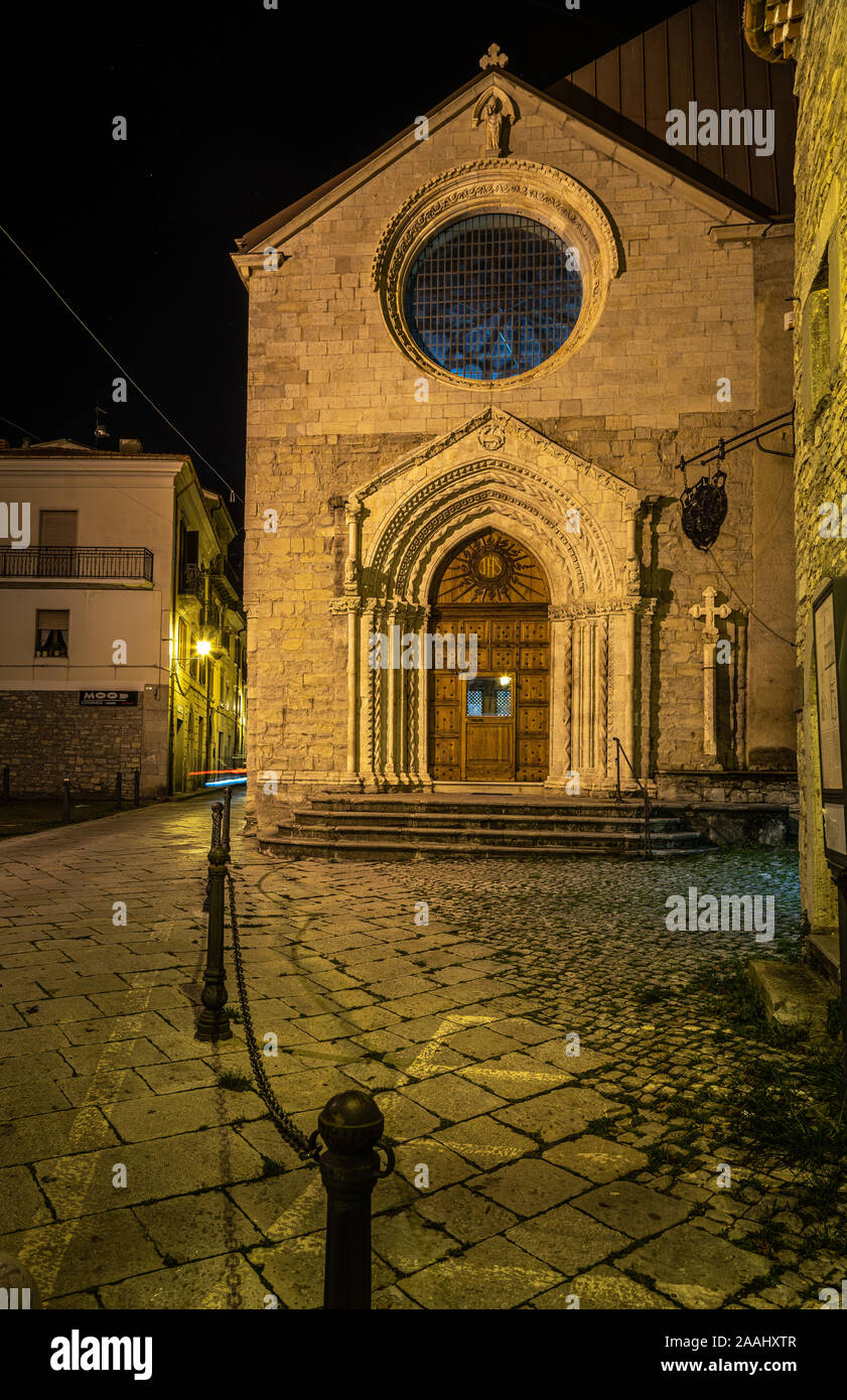 Église de Sant'Emidio, un des plus beaux et des plus intéressants édifices religieux médiévaux, dans le Molise Agnone Banque D'Images