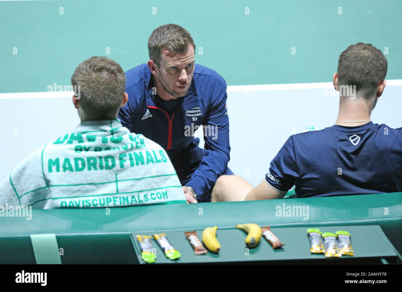 21 novembre 2019, l'Espagne, Madrid : Les joueurs de tennis de Grande-bretagne double team Jamie Murray et Neal Skupski et le capitaine Leon Smith contre le Kazakhstan, pour le groupe E de la Coupe Davis, à Madrid, Espagne, aujourd'hui, le 20, novembre 2019. Photo : Photo : De Luca Cézaro Cezaro de Luca/dpa Banque D'Images