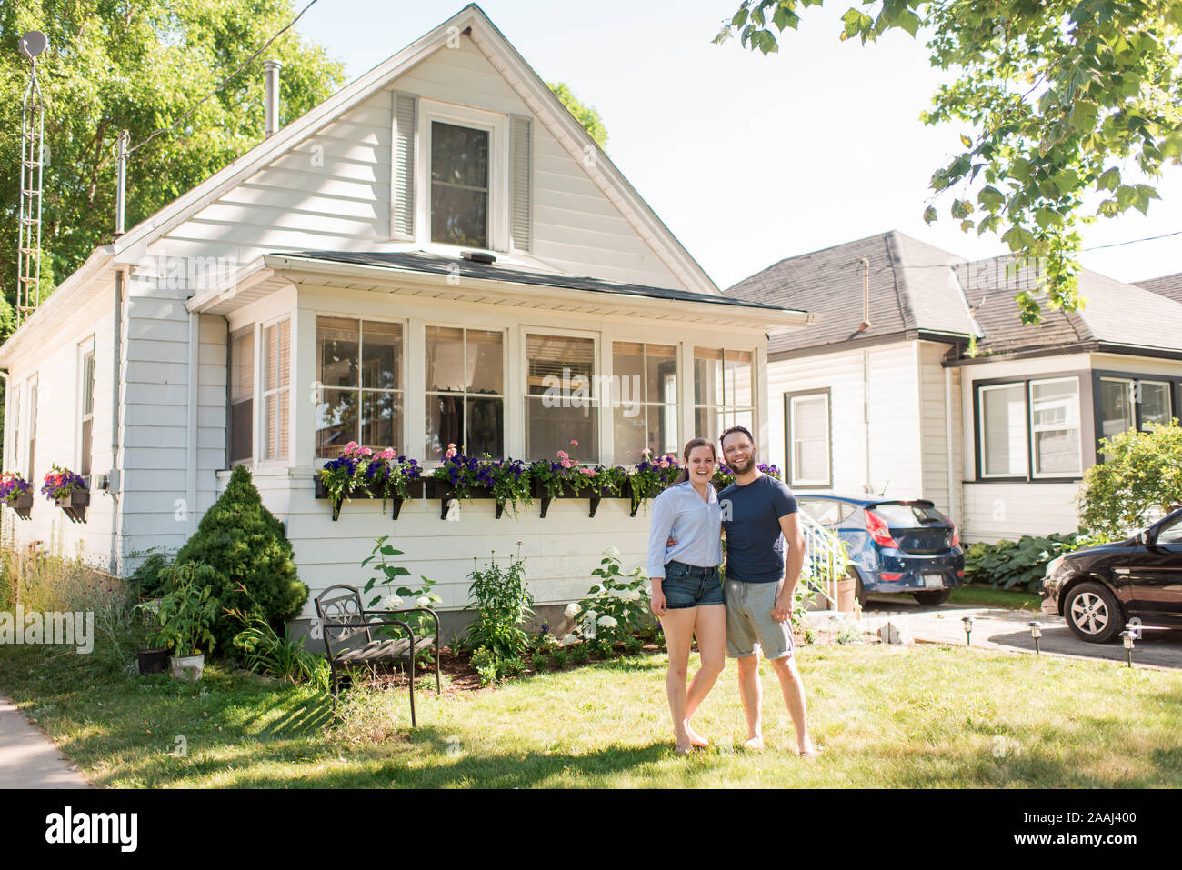 Couple heureux dans le jardin Banque D'Images