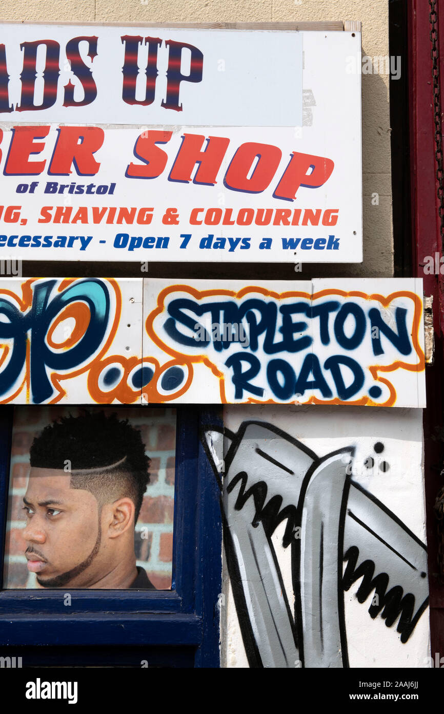 Une boutique de coiffeur sur Stapleton Road à Bristol où certaines personnes ont appelée le pire en Grande-Bretagne y compris par le ministre Sajid Javid qui a vécu la Banque D'Images