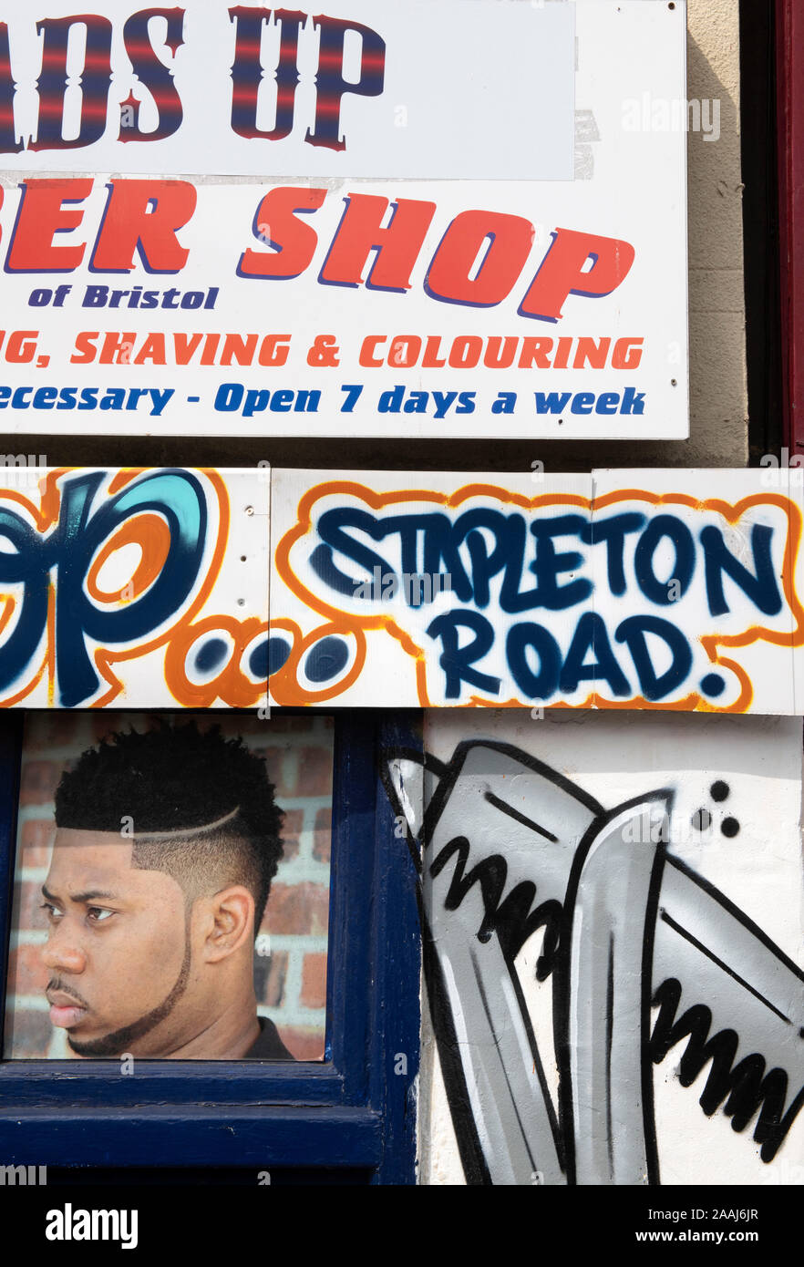 Une boutique de coiffeur sur Stapleton Road à Bristol où certaines personnes ont appelée le pire en Grande-Bretagne y compris par le ministre Sajid Javid qui a vécu la Banque D'Images