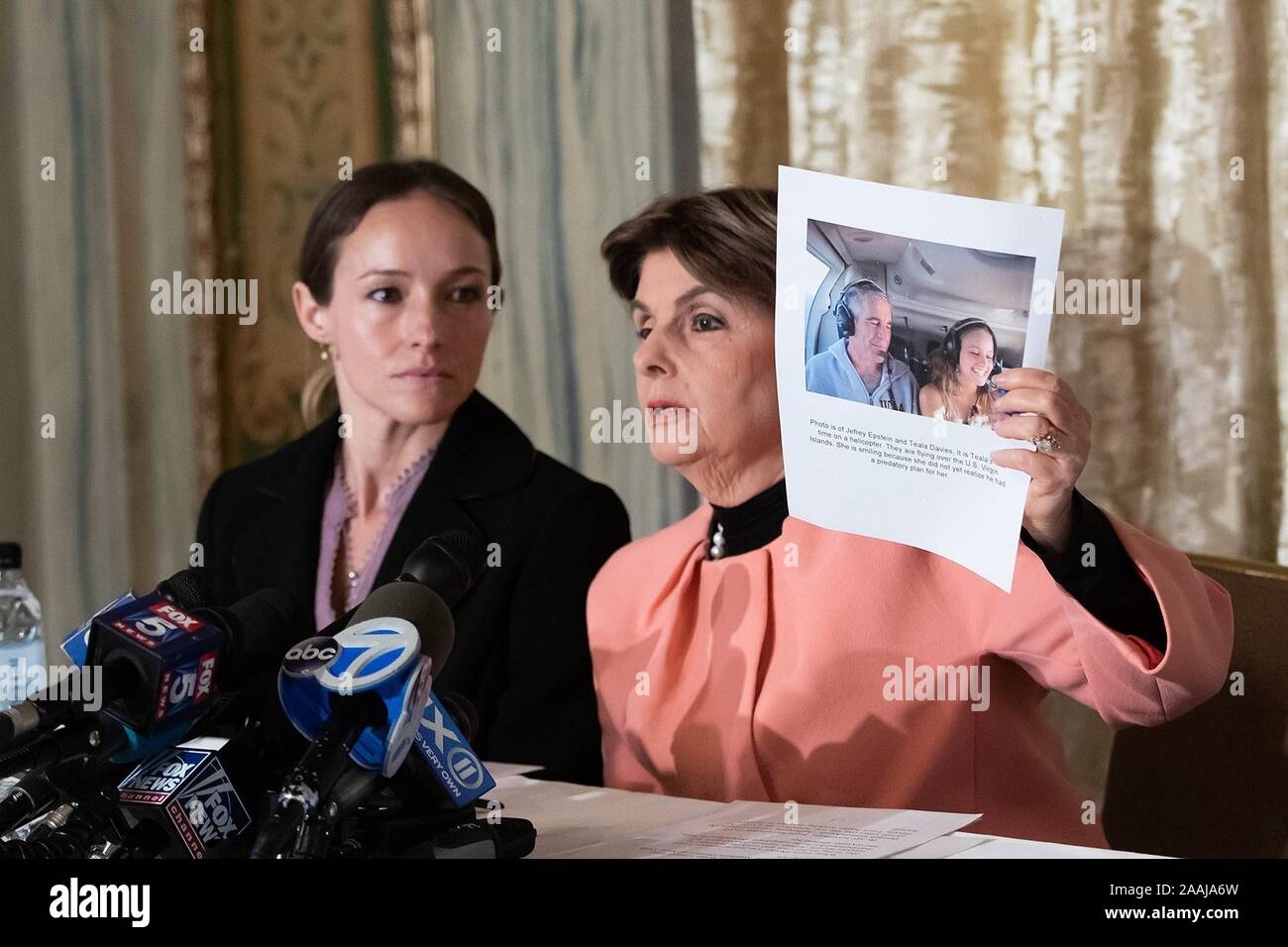 New York, NY, USA. 21 Nov, 2019. Teala Davies, Gloria Allred présents pour Gloria Allred Conférence de presse en tant que procès contre Jeffrey Epstein Estate déposées de nouveau, Lotte New York Palace, New York, NY 21 Novembre, 2019. Credit : RCF/Everett Collection/Alamy Live News Banque D'Images