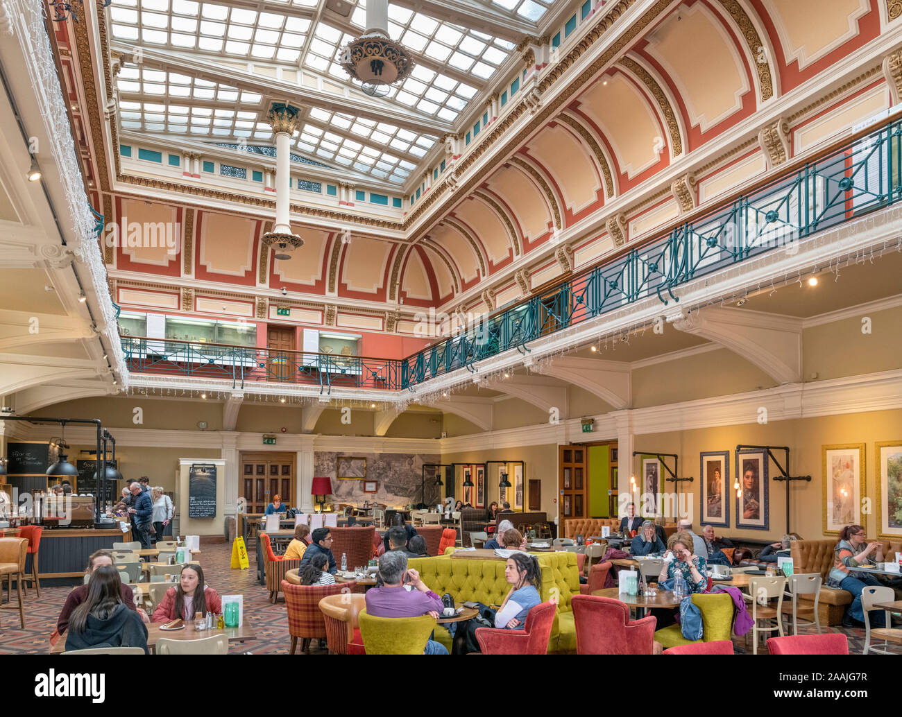 Le thé édouardien au Birmingham Museum and Art Gallery, Birmingham, West Midlands, England, UK Banque D'Images