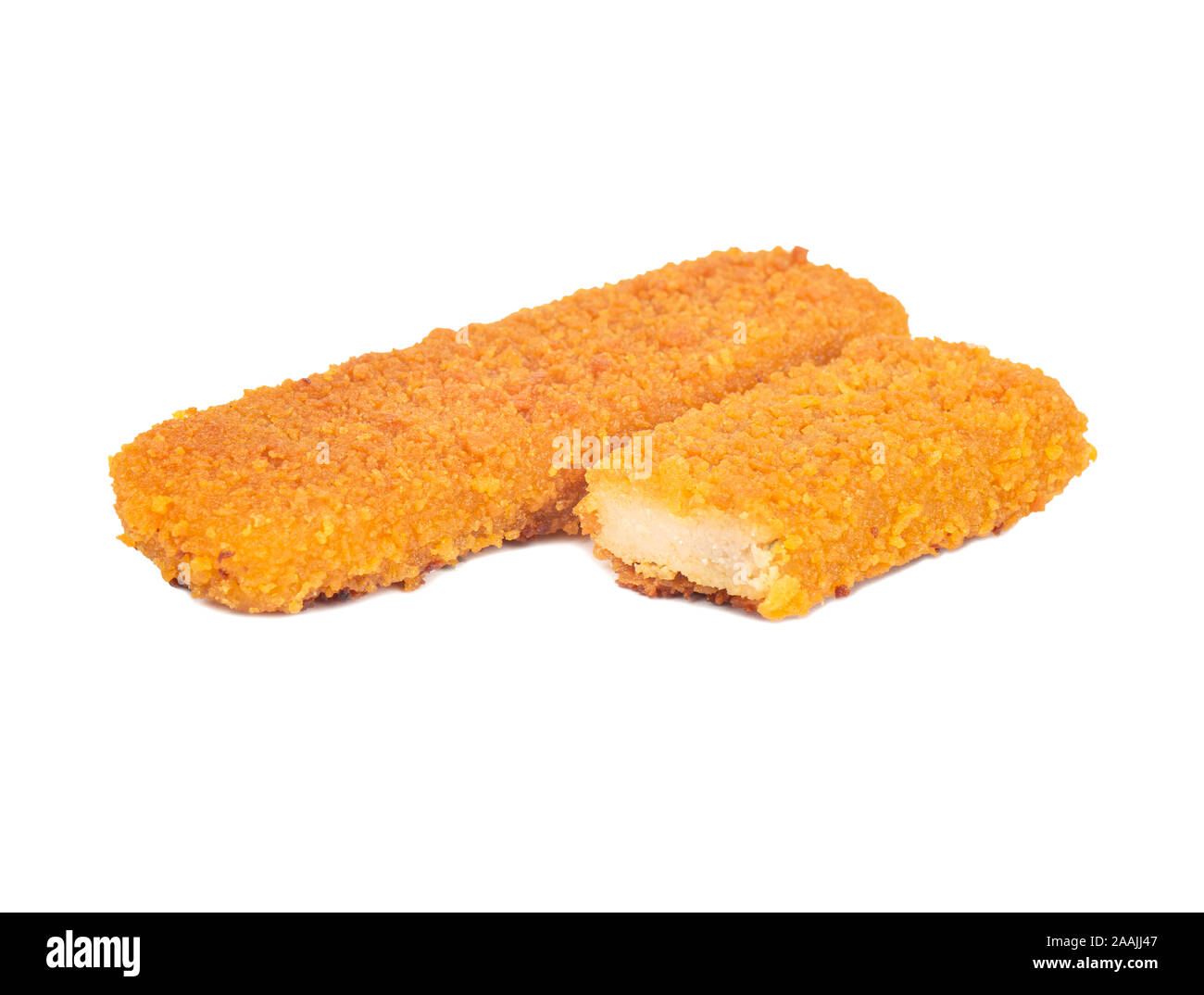 Stick de poisson dans la pâte avec la moitié sur fond blanc Banque D'Images