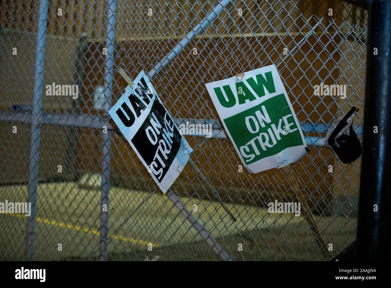 United Auto Workers (UAW) les membres de l'union sur la ligne de piquetage contre General Motors (GM) à l'usine de montage de Flint, Flint, Michigan. Octobre, 2019 Banque D'Images