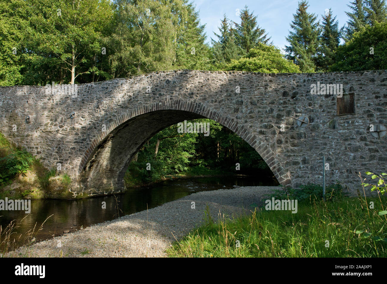 Pont Vieux Manoir. Également connu sous le nom de Old Manor Brig, pont romain ou Manor Water Bridge. Peebles, Scottish Borders, Scotland Banque D'Images