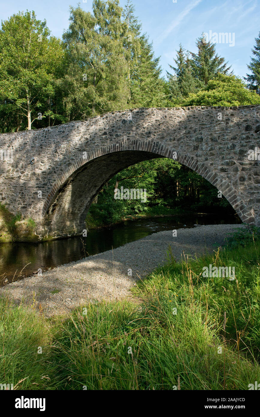Pont Vieux Manoir. Également connu sous le nom de Old Manor Brig, pont romain ou Manor Water Bridge. Peebles, Scottish Borders, Scotland Banque D'Images