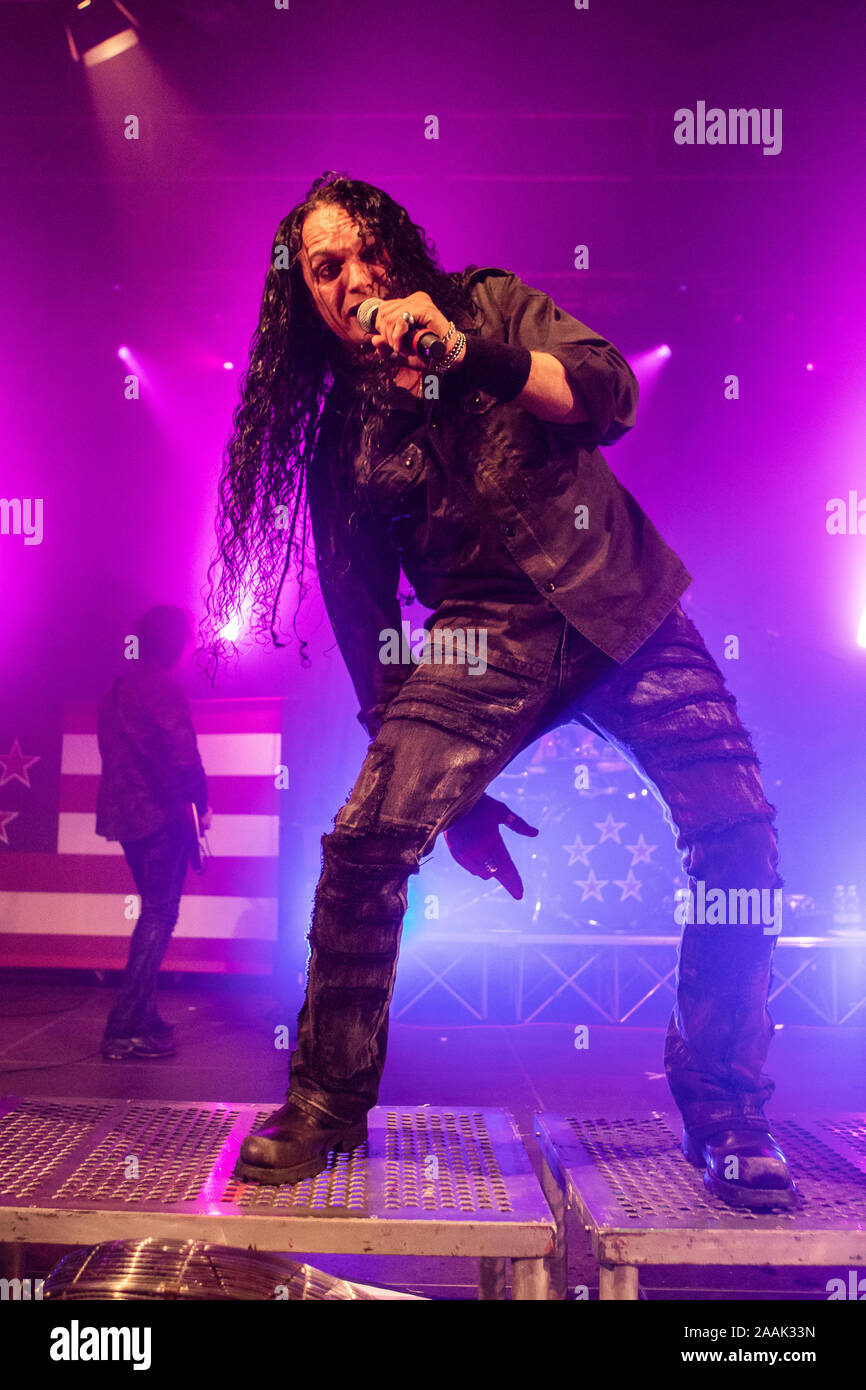 Fontaneto d'Agogna en Italie. 21 novembre 2019. Le groupe Skid Row effectue sur scène pendant le phénomène de "Tour d'Europe 2019'. Banque D'Images