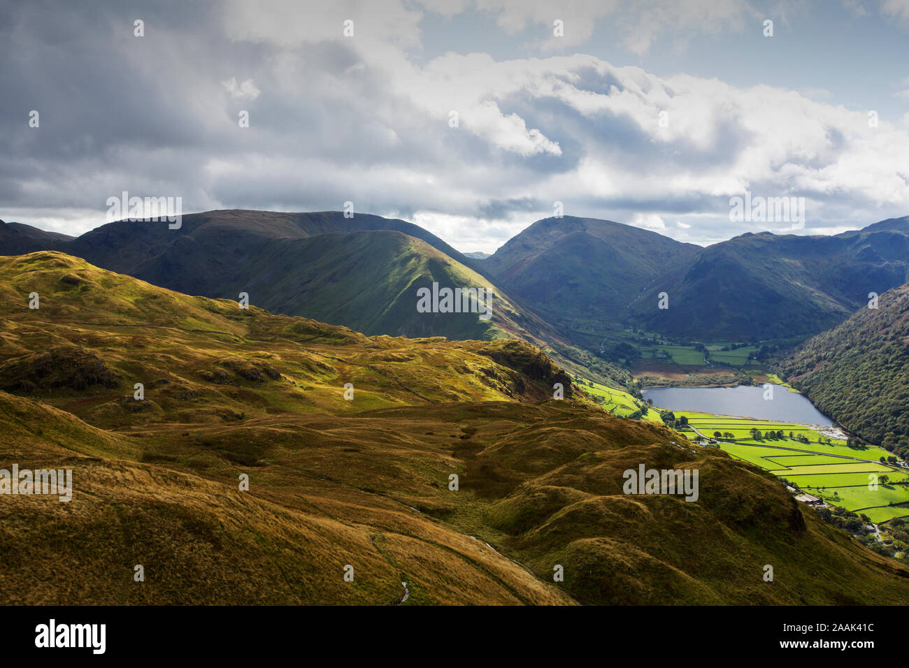 Regarder sur Brotherswater au-dessus de Ullswater, Lake District, UK. Banque D'Images