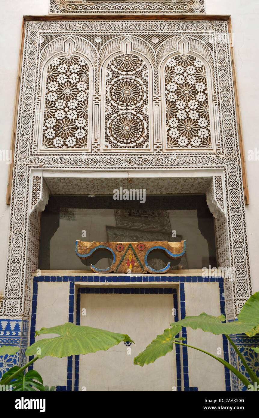 Maison Tiskiwin, ou Tiskiwin Museum, occupe un magnifique bâtiment restauré Riad dans la médina et présente une collection d'art et d'artisanat d'Afrique du Nord Banque D'Images