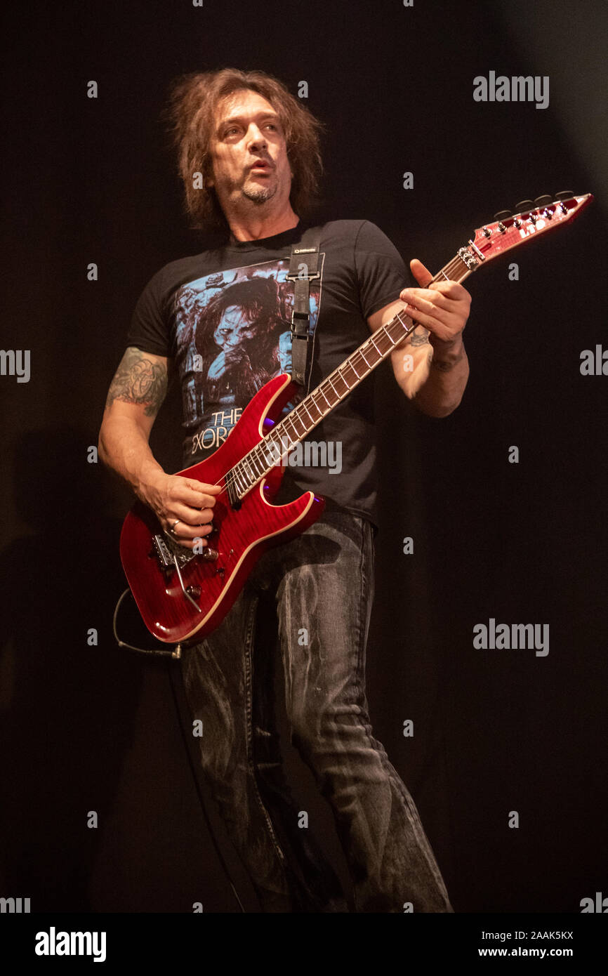 Fontaneto d'Agogna en Italie. 21 novembre 2019. Le groupe Skid Row effectue sur scène pendant le phénomène de "Tour d'Europe 2019'. Banque D'Images