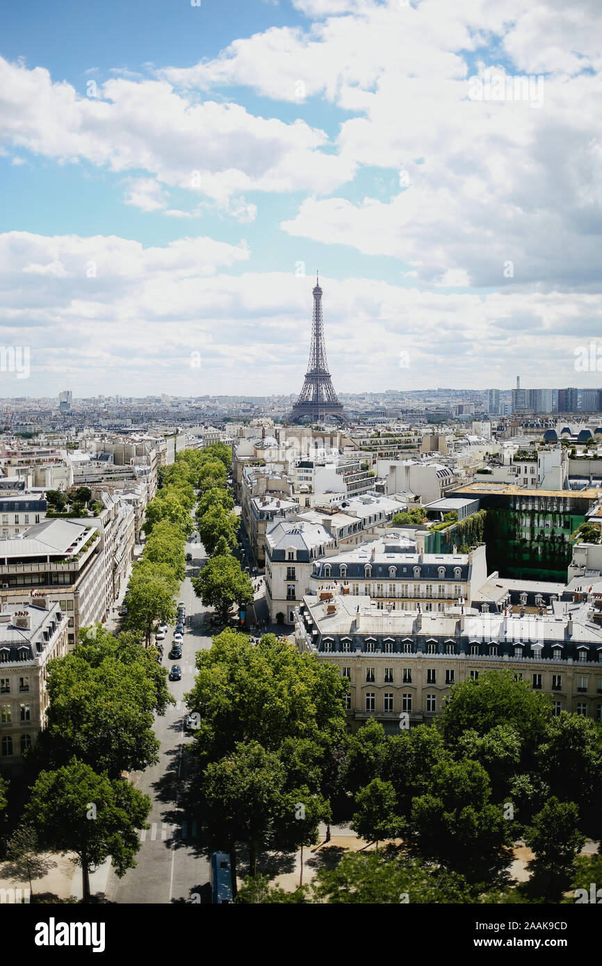 Tour Eiffel depuis le sommet de l'arc de triomphe, Paris Banque D'Images