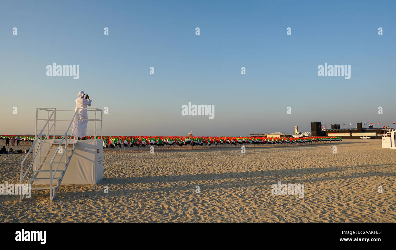 Journée nationale du drapeau des EAU à la plage de kite Banque D'Images