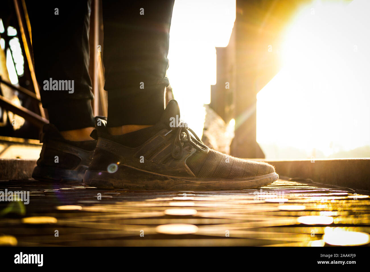 Un soleil embrassé photo de chaussures. Banque D'Images
