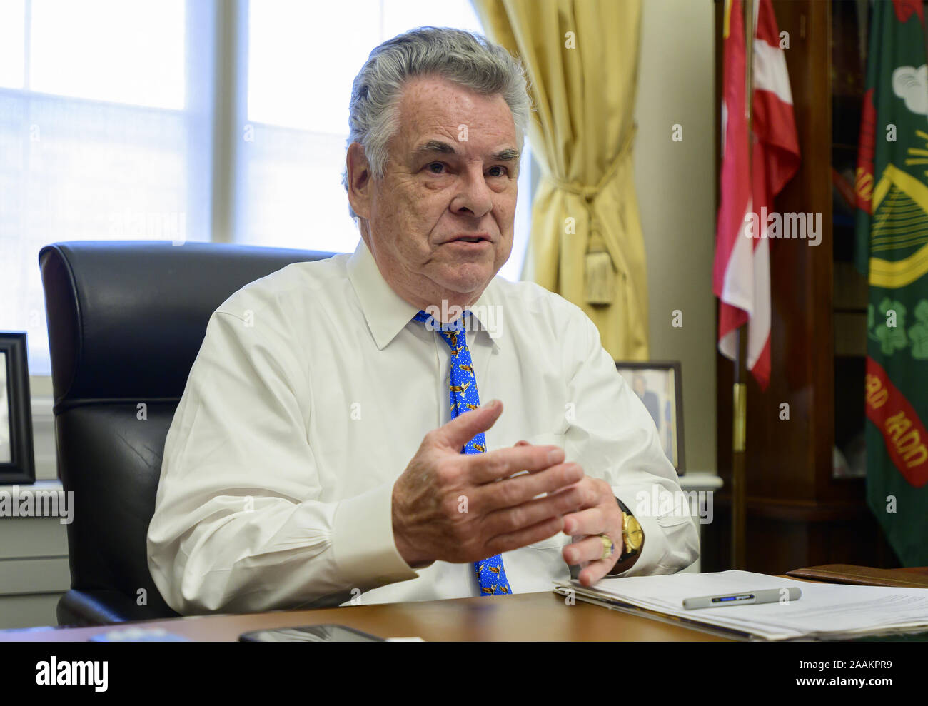 Washington, District de Columbia, Etats-Unis. 14Th Nov, 2019. Représentant des États-Unis Peter T. roi (républicain de New York) est interviewé dans son bureau de la colline du Capitole à Washington, DC le Jeudi, Novembre 14, 2019 Credit : Ron Sachs/CNP/ZUMA/Alamy Fil Live News Banque D'Images