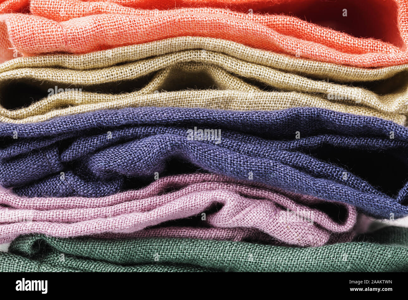 La texture des serviettes textile repassé de diverses couleurs Banque D'Images