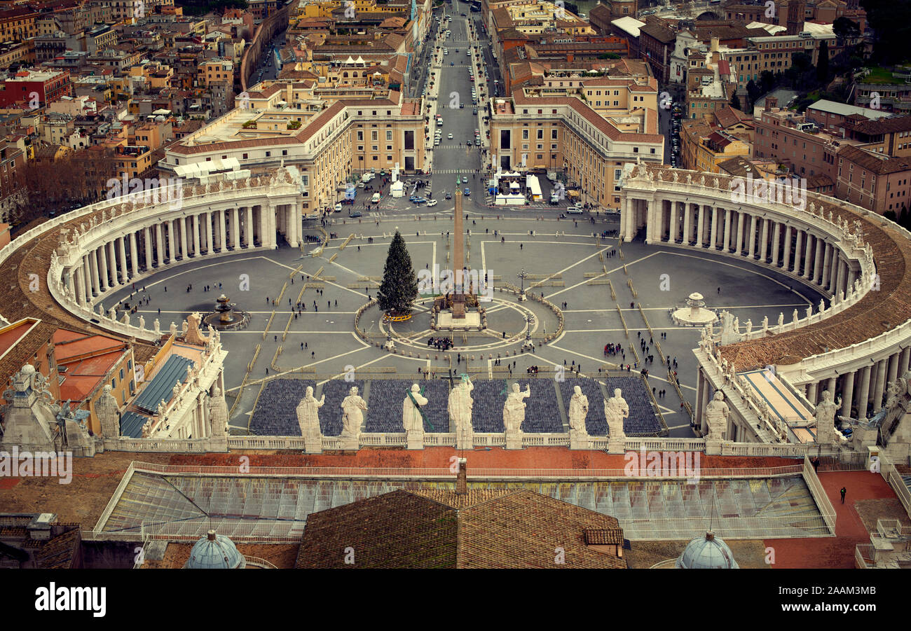 Vue aérienne sur la Place Saint Pierre à Noël dans la Cité du Vatican, Rome, Italie Banque D'Images