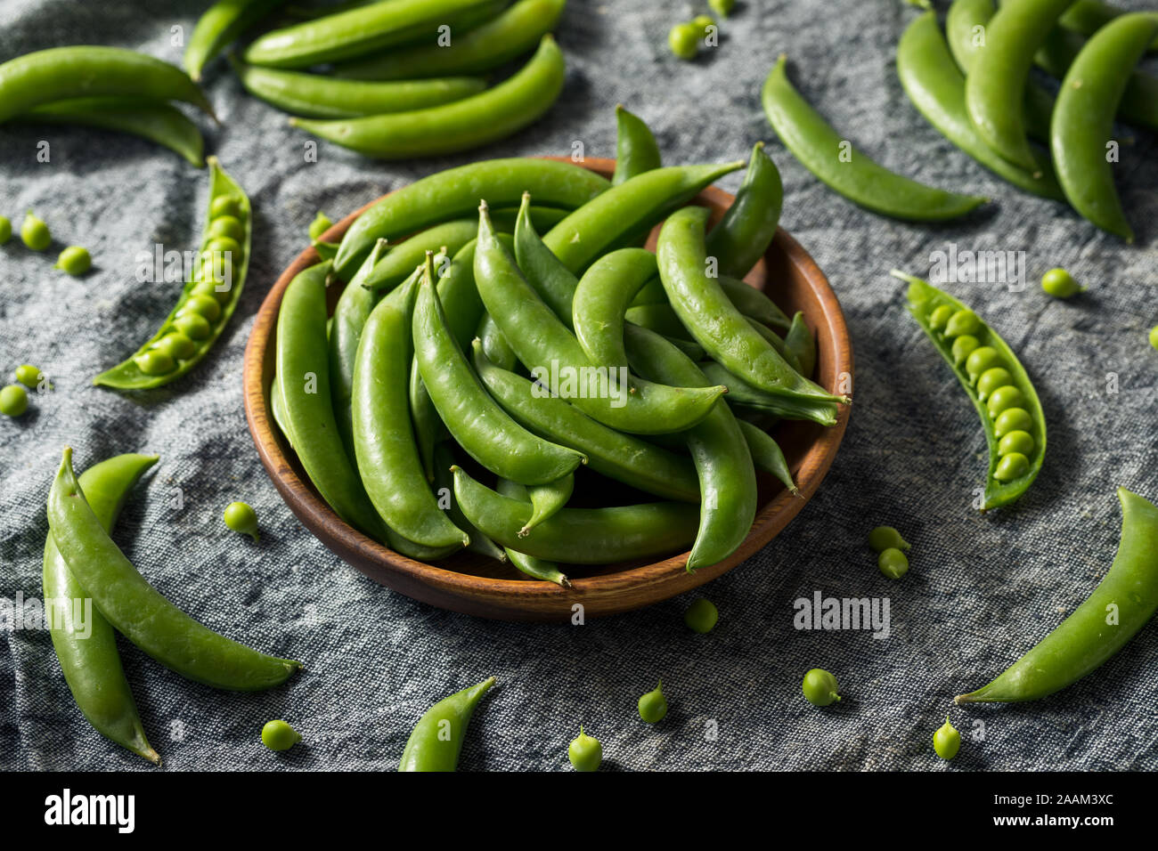 Matières organiques vert pois sugar snap dans un groupe Banque D'Images